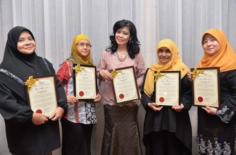 PENGHARGAAN DAN TERIMA KASIH PN. HALIJAH AHMAD, PEMBANTU ...