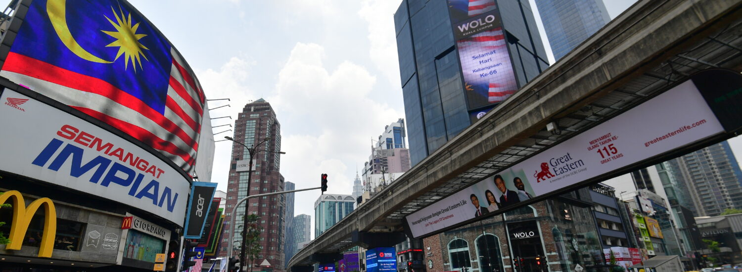 1. Pembangunan mampan adalah impian setiap masyarakat dan negara. Lokasi di Bukit Bintang, Kuala Lumpur.