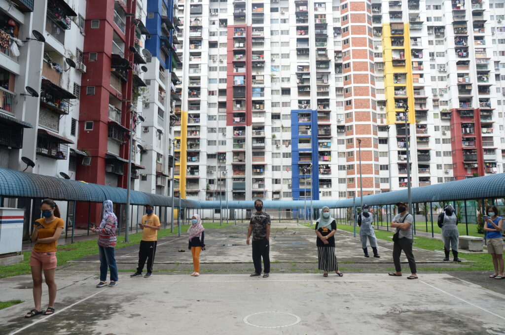 11. Pemberian suntikan vaksin kepada penduduk setempat. Lokasi di PPR Seri Sabah, Cheras, Kuala Lumpur.