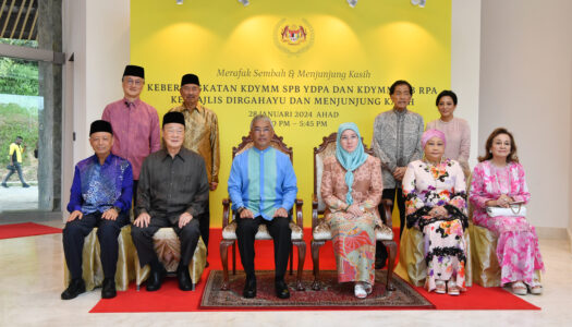 KEBERANGKATAN KDYMM SERI PADUKA BAGINDA YANG DI-PERTUAN AGONG DAN KDYMM SERI PADUKA BAGINDA RAJA PERMAISURI AGONG KE MAJLIS PERASMIAN LAMAN TUANKU DI SRI HARTAMAS,KUALA LUMPUR  #lensadiraja  Kredit Foto : Zara Jaferi/FINAS